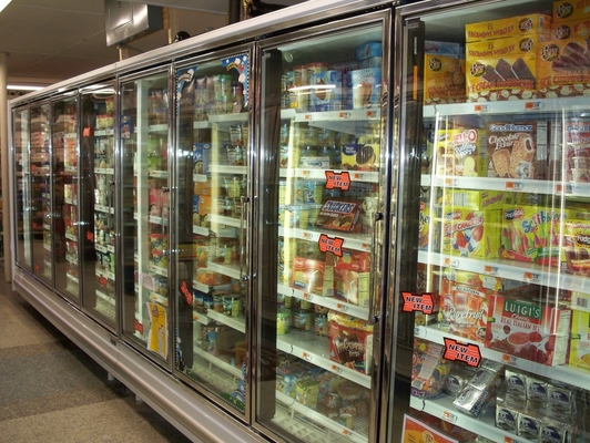 Refrigeratore aperto dritto di Multideck di self service, frigorifero fronteggiato di vetro con vetro curvo